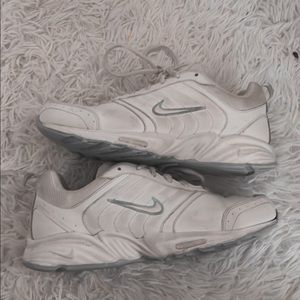 - Nike original vintage tennis shoes
